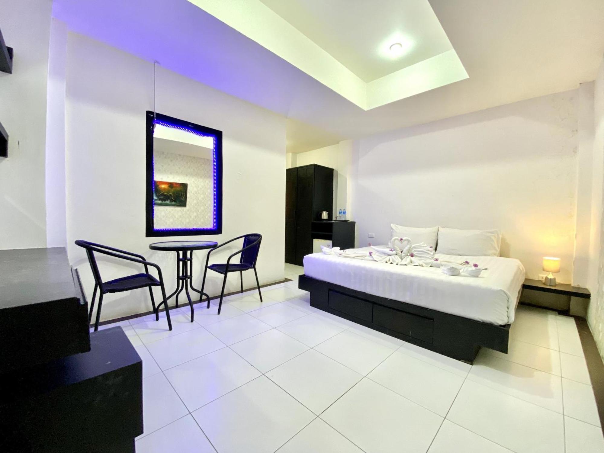 Beachwalk Patong Exterior foto