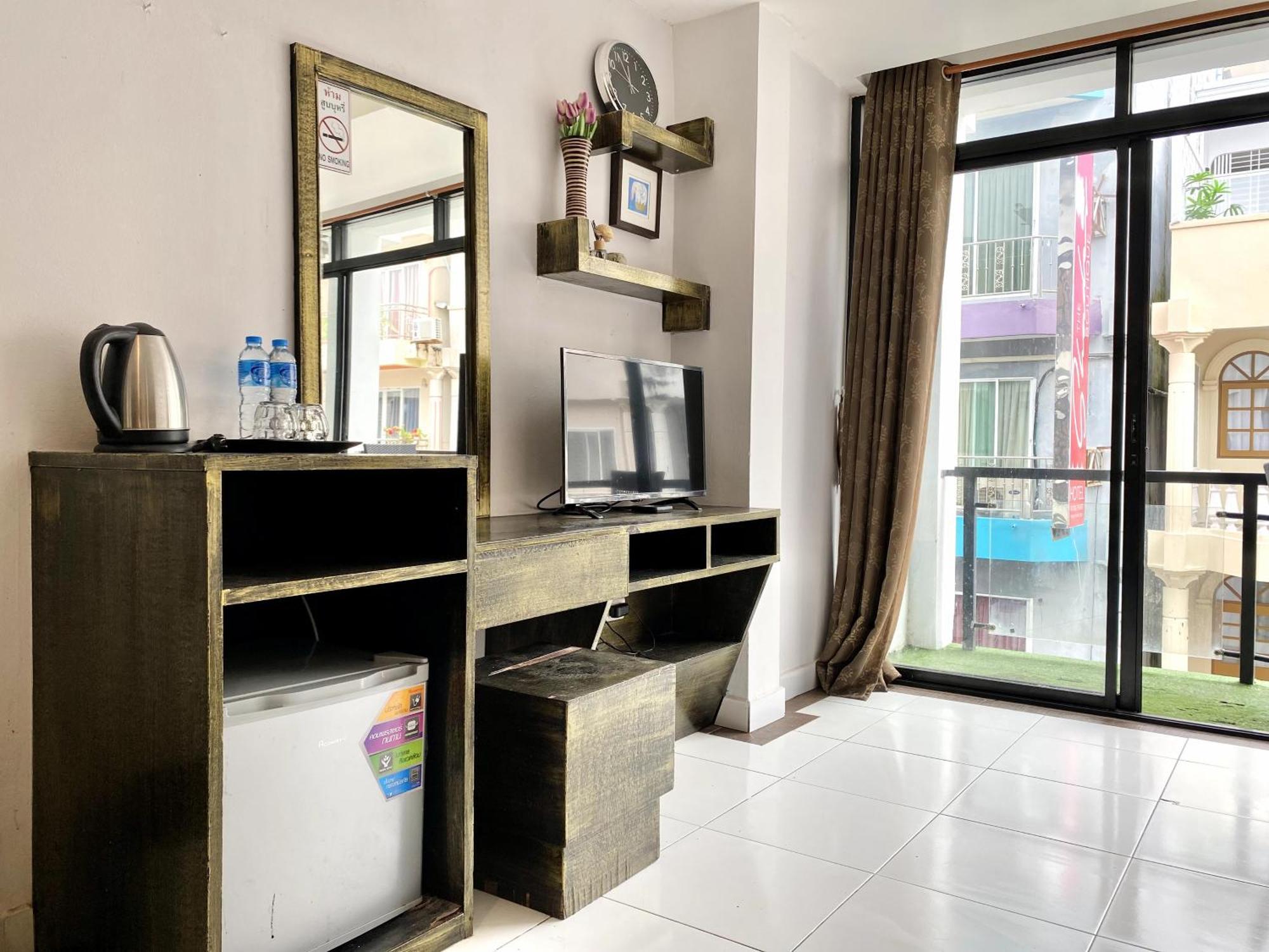 Beachwalk Patong Exterior foto